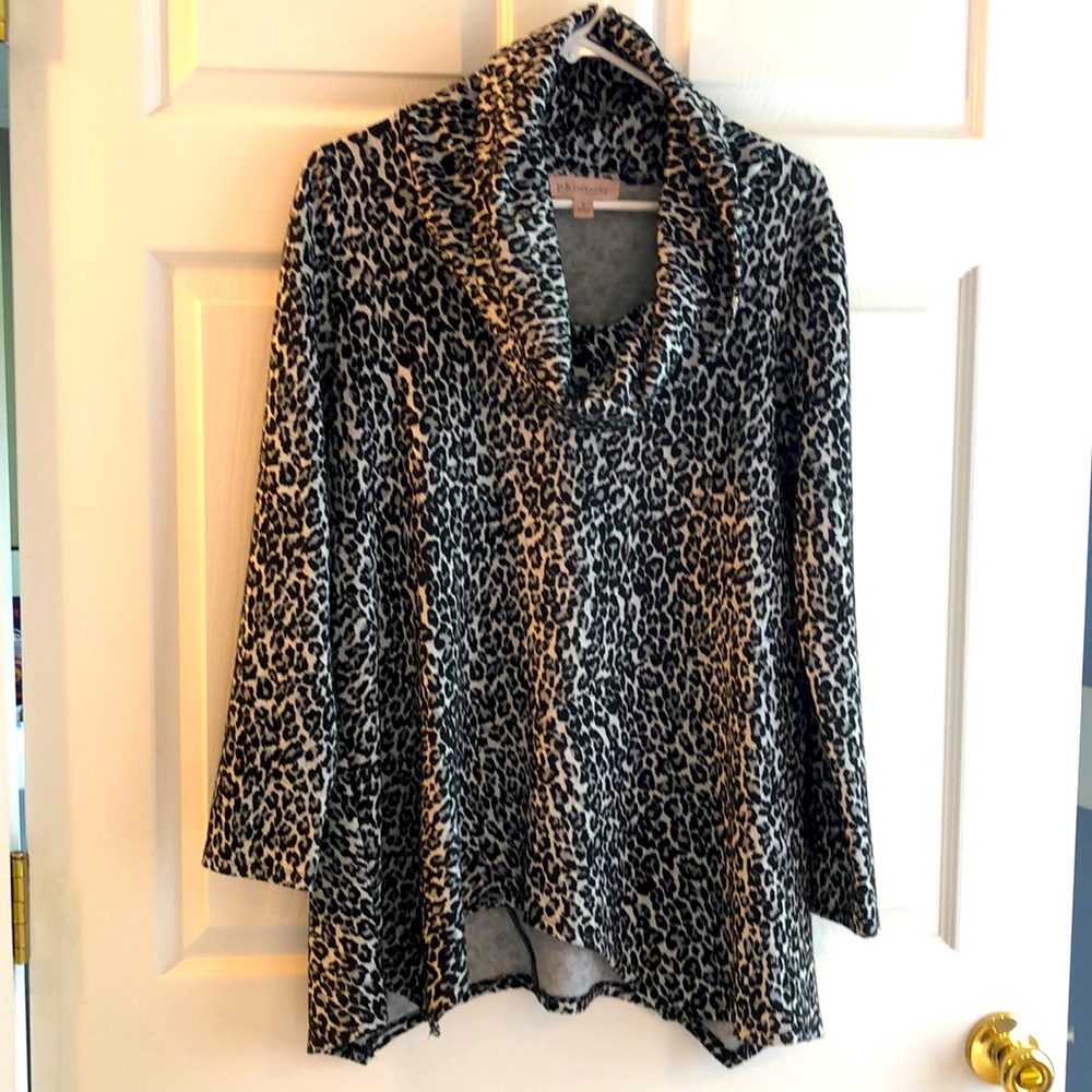 Philosophy Women’s Small cowl neck, asymmetrical hem tunic.